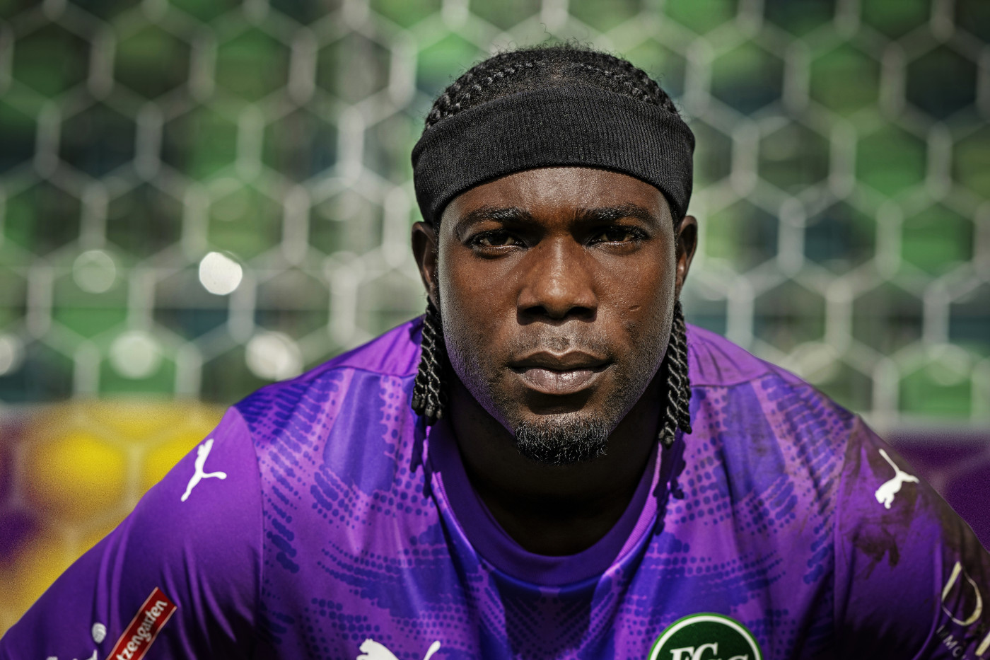 Zigi_1 | Kampagnenshootin für die SAK vom FCSG Torwart Lawrence Ati Zigi | Aktuell | Leo Boesinger Fotograf St. Gallen Spezialist für Portrait- Business- und Architekturfotografie