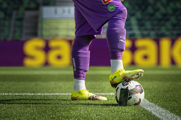Zigi_4 | Kampagnenshootin für die SAK vom FCSG Torwart Lawrence Ati Zigi | Aktuell | Leo Boesinger Fotograf St. Gallen Spezialist für Portrait- Business- und Architekturfotografie