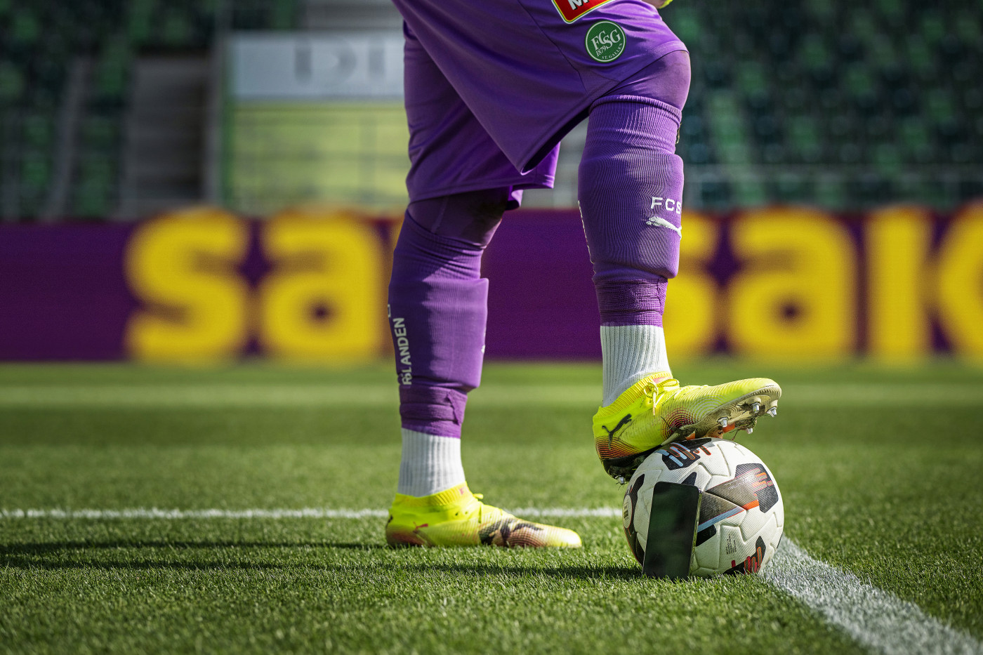 Zigi_4 | Kampagnenshootin für die SAK vom FCSG Torwart Lawrence Ati Zigi | Aktuell | Leo Boesinger Fotograf St. Gallen Spezialist für Portrait- Business- und Architekturfotografie