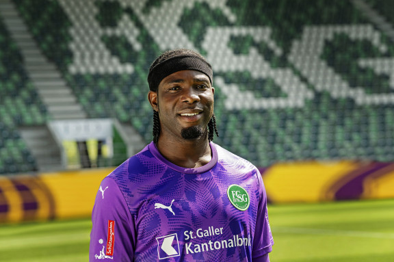Zigi_6 | Kampagnenshootin für die SAK vom FCSG Torwart Lawrence Ati Zigi | Aktuell | Leo Boesinger Fotograf St. Gallen Spezialist für Portrait- Business- und Architekturfotografie