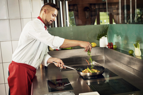 GPW_19_Restaurant_003 | Golfpark Waldkirch | Essen ins rechte Licht gerückt | Leo Boesinger Fotograf St. Gallen Spezialist für Portrait- Business- und Architekturfotografie