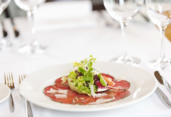 h5d0155 | Hotel 5 Dörfer | Essen ins rechte Licht gerückt | Leo Boesinger Fotograf St. Gallen Spezialist für Portrait- Business- und Architekturfotografie