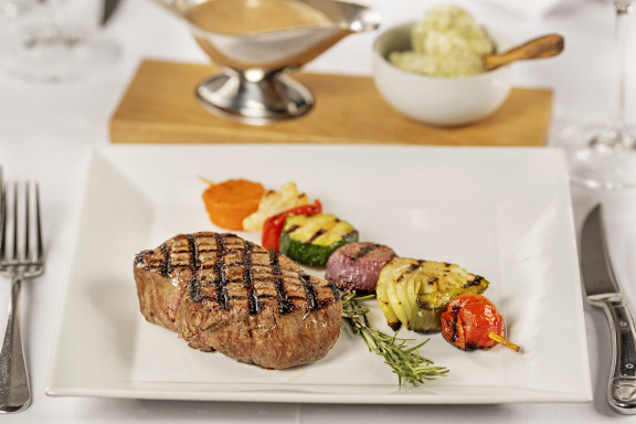 PB_05_0004 | Pianobar Frauenfeld | Essen ins rechte Licht gerückt | Leo Boesinger Fotograf St. Gallen Spezialist für Portrait- Business- und Architekturfotografie