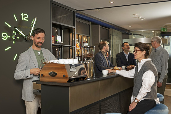 Chronoart_Kaffee_1_0014 | Firmenportrait von Chronoart in St. Gallen | Fotografie für das Unternehmermagazin Leader | Leo Boesinger Fotograf St. Gallen Spezialist für Portrait- Business- und Architekturfotografie
