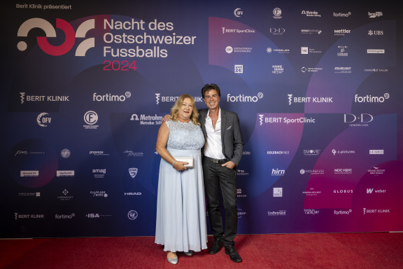 NDOF_2024_LB_0155_HiRes | Nacht des Ostschweizer Fussballs – Glanz, Emotionen und besondere Moment | Fotografie für das Unternehmermagazin Leader | Leo Boesinger Fotograf St. Gallen Spezialist für Portrait- Business- und Architekturfotografie