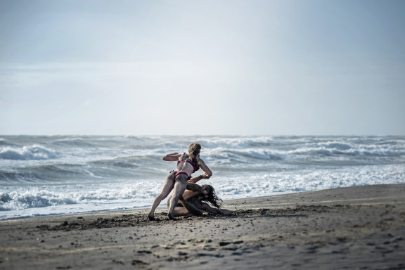 micolveglia_0043 | Akrobatik im Sturm – Magische Momente am Meer | Freie Arbeiten | Leo Boesinger Fotograf St. Gallen Spezialist für Portrait- Business- und Architekturfotografie