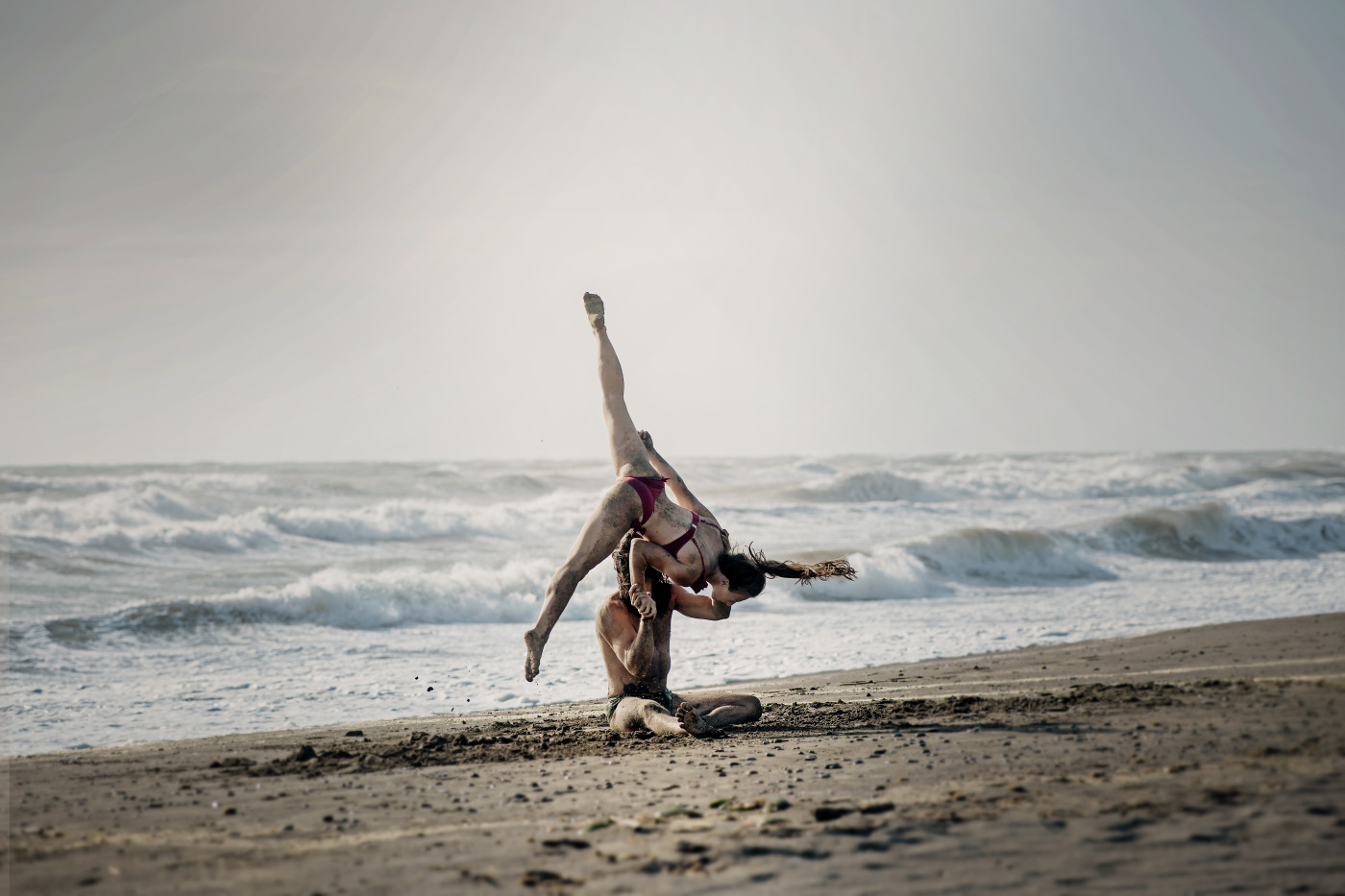 micolveglia_0047_2 | Akrobatik im Sturm – Magische Momente am Meer | Freie Arbeiten | Leo Boesinger Fotograf St. Gallen Spezialist für Portrait- Business- und Architekturfotografie