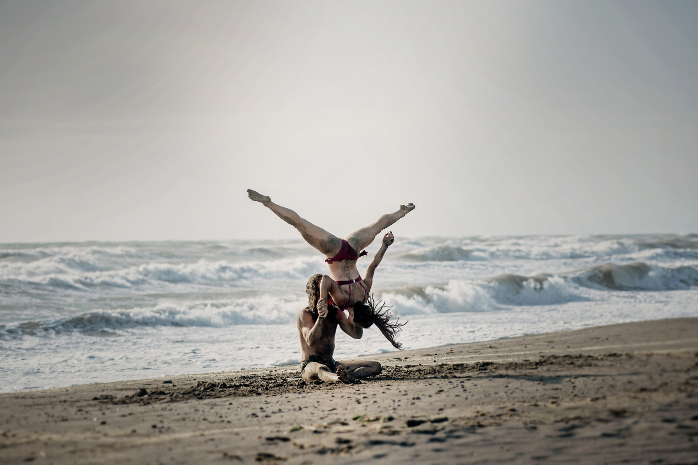 micolveglia_0048_2 | Akrobatik im Sturm – Magische Momente am Meer | Freie Arbeiten | Leo Boesinger Fotograf St. Gallen Spezialist für Portrait- Business- und Architekturfotografie