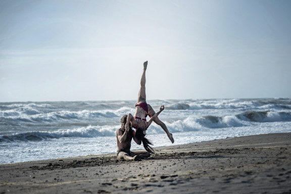 micolveglia_0049 | Akrobatik im Sturm – Magische Momente am Meer | Freie Arbeiten | Leo Boesinger Fotograf St. Gallen Spezialist für Portrait- Business- und Architekturfotografie
