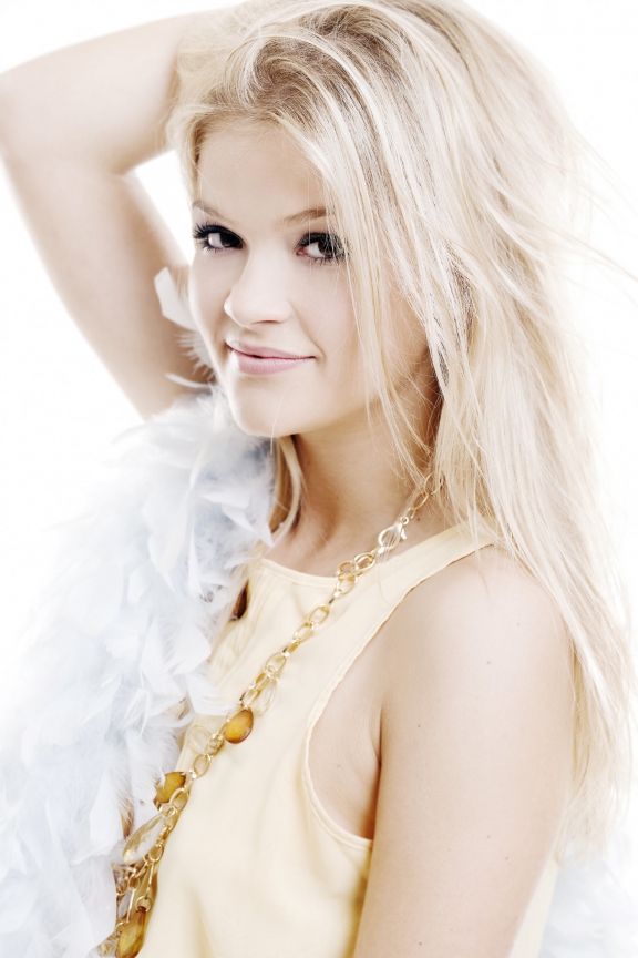 nina02121 | Nina | Beauty | Gesichter im Fokus – Portraits & mehr | Leo Boesinger Fotograf St. Gallen Spezialist für Portrait- Business- und Architekturfotografie