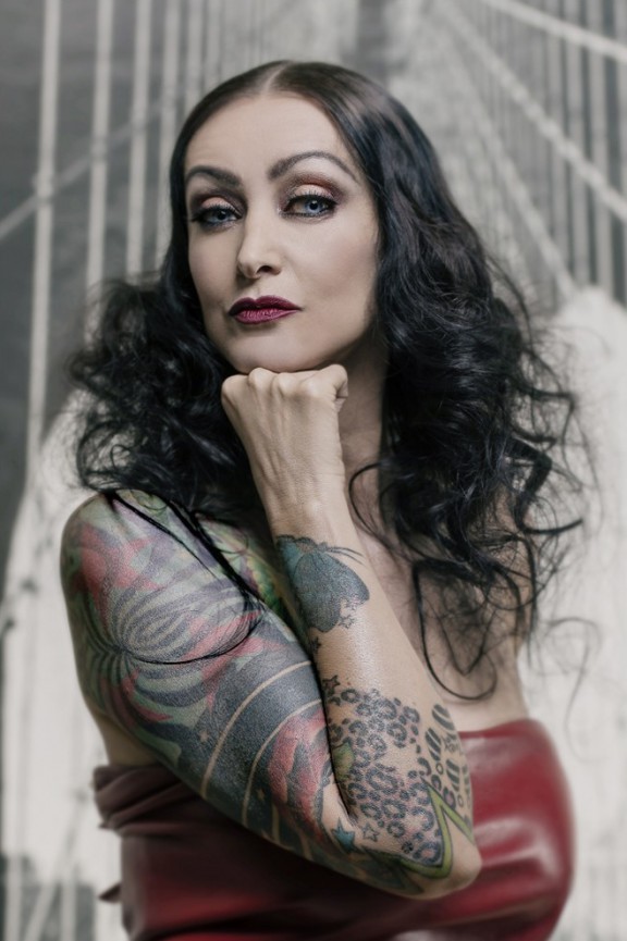 Visas_0145 | Visa Buch | Beauty | Gesichter im Fokus – Portraits & mehr | Leo Boesinger Fotograf St. Gallen Spezialist für Portrait- Business- und Architekturfotografie