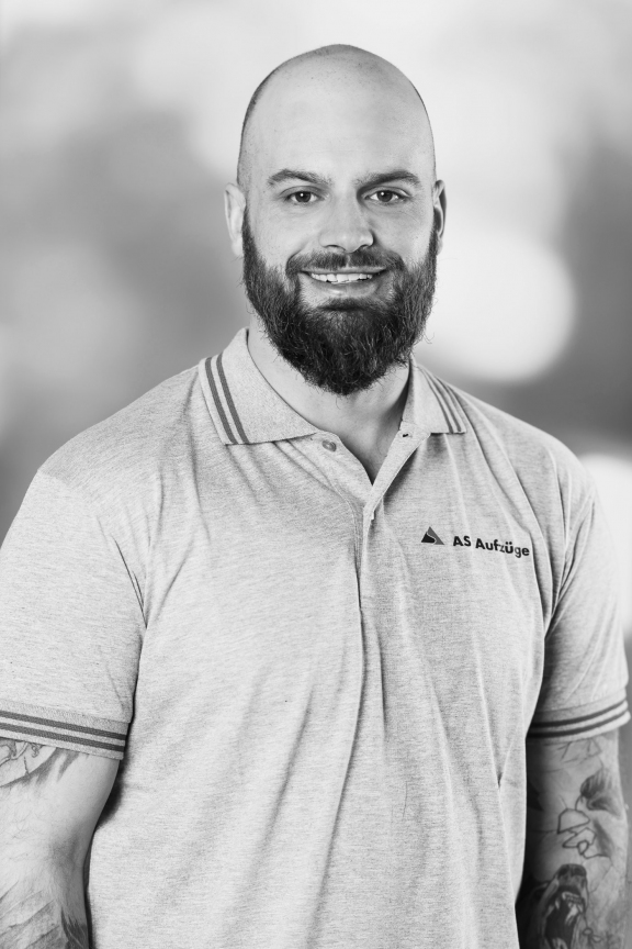 benjaminelmer0001 | AS Aufzüge | Business | Gesichter im Fokus – Portraits & mehr | Leo Boesinger Fotograf St. Gallen Spezialist für Portrait- Business- und Architekturfotografie