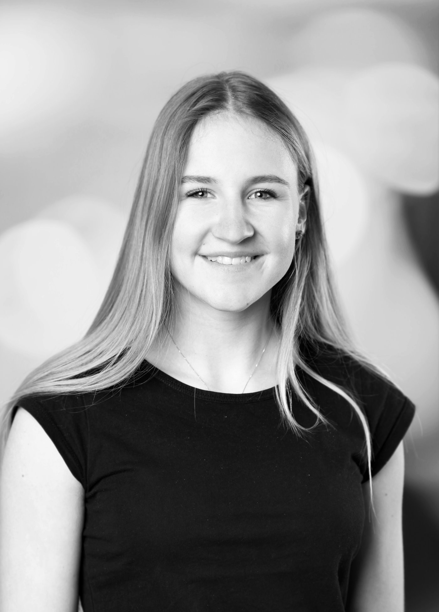 joellekuster | AS Aufzüge | Business | Gesichter im Fokus – Portraits & mehr | Leo Boesinger Fotograf St. Gallen Spezialist für Portrait- Business- und Architekturfotografie