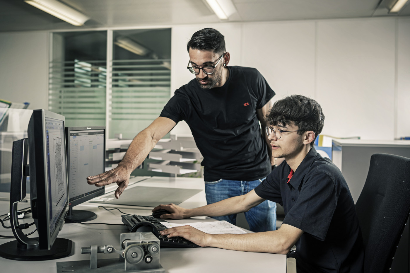 Konstrukteurin_2_0019 | ZBW Werbung Lehrlinge | Business | Gesichter im Fokus – Portraits & mehr | Leo Boesinger Fotograf St. Gallen Spezialist für Portrait- Business- und Architekturfotografie