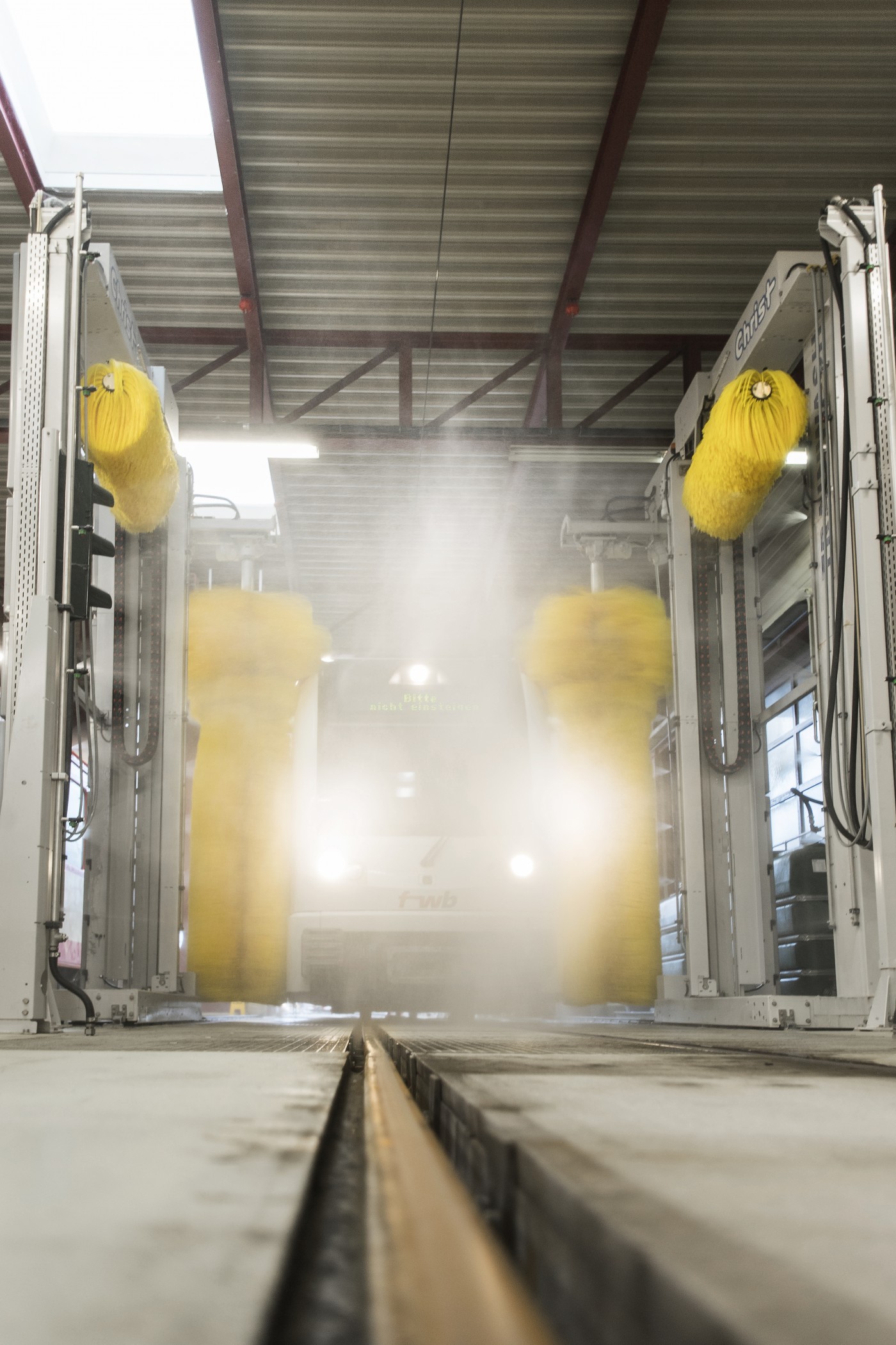 Stadler_Wil_Reinigung_0014 | Zugwerkstatt Wil für Thurgaumobil | Business | Gesichter im Fokus – Portraits & mehr | Leo Boesinger Fotograf St. Gallen Spezialist für Portrait- Business- und Architekturfotografie