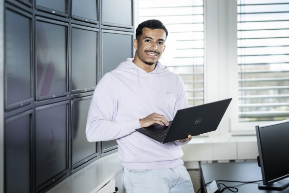 Brisoft_02_3_0004 | Mitarbeiterportraits für Brisoft in Bern und Basel | Portraits | Gesichter im Fokus – Portraits & mehr | Leo Boesinger Fotograf St. Gallen Spezialist für Portrait- Business- und Architekturfotografie