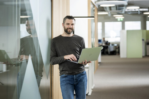 Brisoft_05_2_0012 | Mitarbeiterportraits für Brisoft in Bern und Basel | Portraits | Gesichter im Fokus – Portraits & mehr | Leo Boesinger Fotograf St. Gallen Spezialist für Portrait- Business- und Architekturfotografie