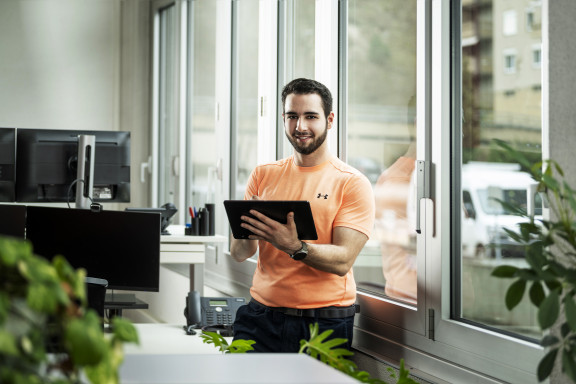 IMS_07_3_0006 | Mitarbeiterportraits für Brisoft in Bern und Basel | Portraits | Gesichter im Fokus – Portraits & mehr | Leo Boesinger Fotograf St. Gallen Spezialist für Portrait- Business- und Architekturfotografie