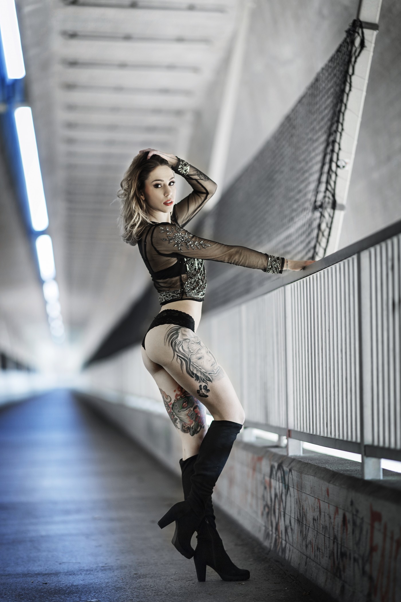 Mina_07_0019 | Mina bei der Autobahnbrücke | Beauty | Menschen | Leo Boesinger Fotograf