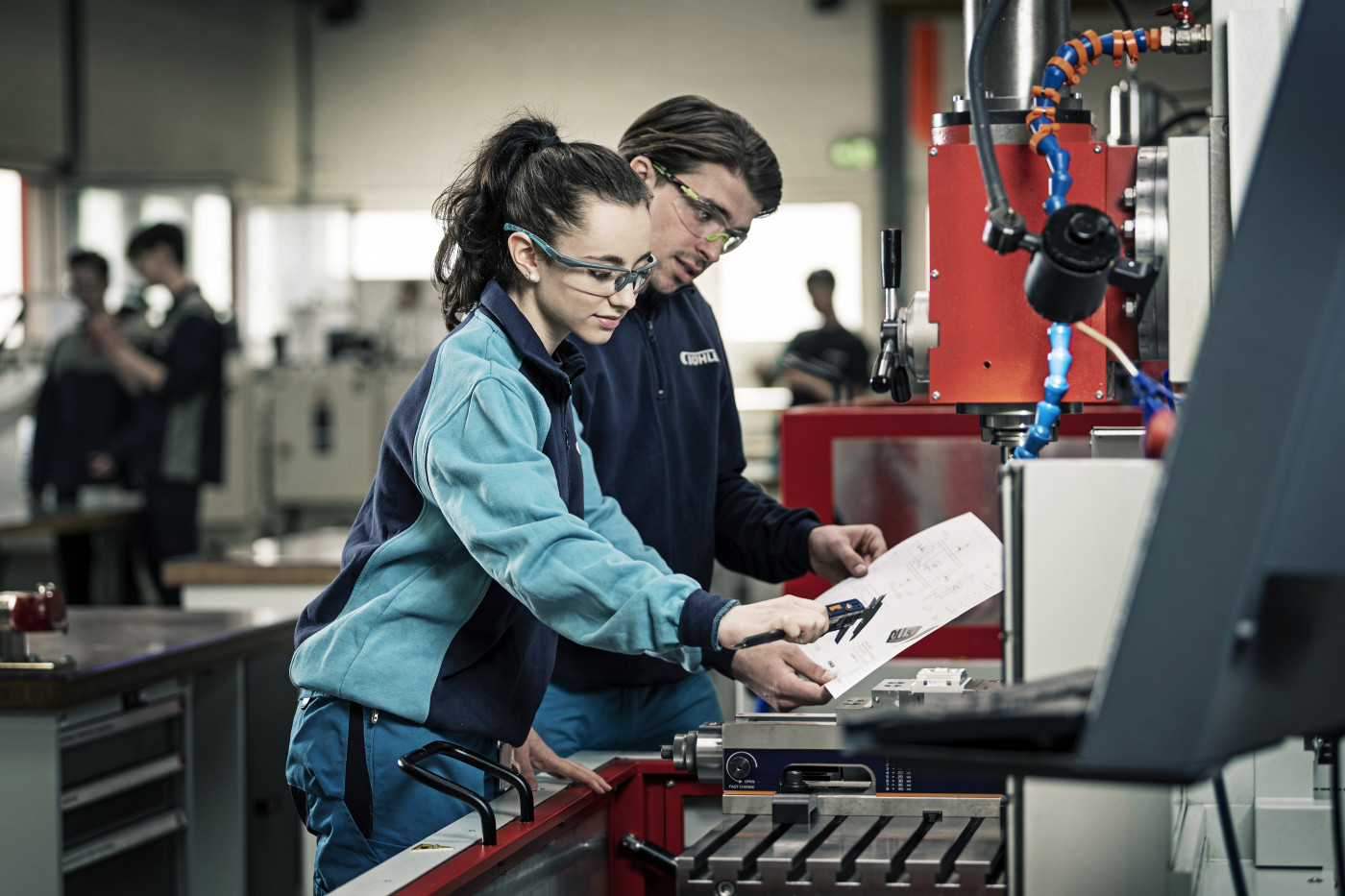 Polimechanikerin_0065 | ZBW Werbung Lehrlinge | Business | Menschen | Leo Boesinger Fotograf