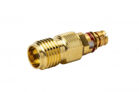 H_S_31_SMPSL_5K_5D_15P_0001 | Huber Suhner Produkte | Produkt- & Industriefotografie | Leo Boesinger Fotograf St. Gallen Spezialist für Portrait- Business- und Architekturfotografie