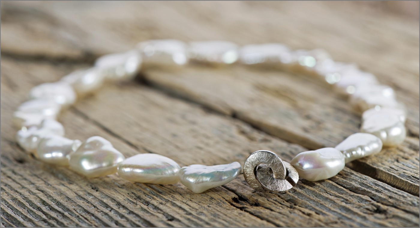 schmuck01perlenkette0028 | Schmuck | Produkt- & Industriefotografie | Leo Boesinger Fotograf St. Gallen Spezialist für Portrait- Business- und Architekturfotografie