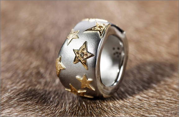 schmuck05ringsterne0012 | Schmuck | Produkt- & Industriefotografie | Leo Boesinger Fotograf St. Gallen Spezialist für Portrait- Business- und Architekturfotografie