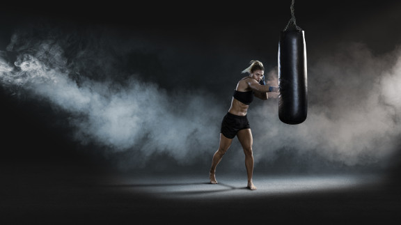 Boxerin_Ret_V1a | Brisoft Sportlereite | Werbung in Bildern – Marken sichtbar machen | Leo Boesinger Fotograf St. Gallen Spezialist für Portrait- Business- und Architekturfotografie