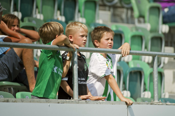 Fans_FCZ_09_08_0164 | FCSG Imagebilder | Werbung in Bildern – Marken sichtbar machen | Leo Boesinger Fotograf St. Gallen Spezialist für Portrait- Business- und Architekturfotografie