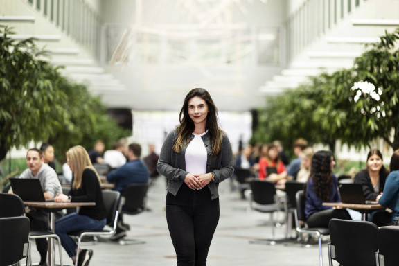 Campus_10_0013_V2 | Kreative Werbefotografie für die ZBW – ausgezeichnet mit dem German Brand Award | Werbung in Bildern – Marken sichtbar machen | Leo Boesinger Fotograf St. Gallen Spezialist für Portrait- Business- und Architekturfotografie