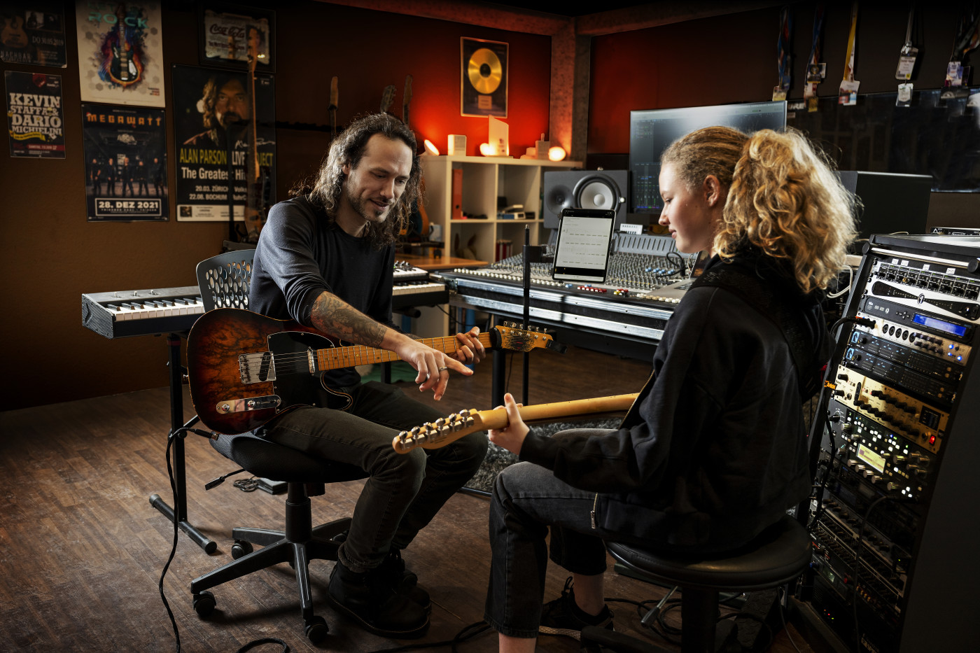 Dario_0095_V1_5 | Kreative Werbefotografie für die ZBW – ausgezeichnet mit dem German Brand Award | Werbung in Bildern – Marken sichtbar machen | Leo Boesinger Fotograf St. Gallen Spezialist für Portrait- Business- und Architekturfotografie