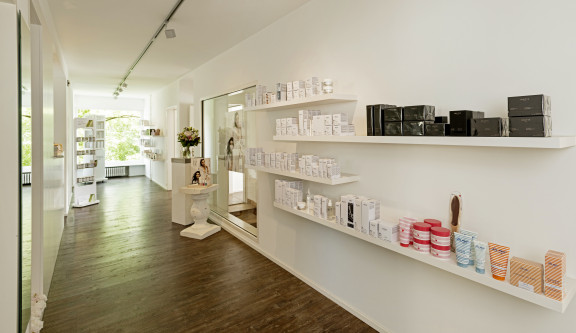 A_E_34_0005 | Schönheit im Fokus – Shooting für das Kosmetikinstitut Andrea Eugster | Werbung in Bildern – Marken sichtbar machen | Leo Boesinger Fotograf St. Gallen Spezialist für Portrait- Business- und Architekturfotografie