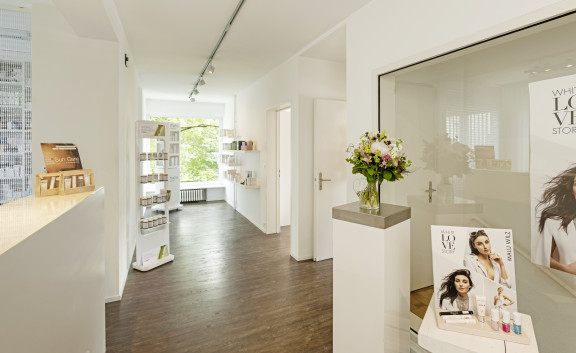 A_E_35_0003 | Schönheit im Fokus – Shooting für das Kosmetikinstitut Andrea Eugster | Werbung in Bildern – Marken sichtbar machen | Leo Boesinger Fotograf St. Gallen Spezialist für Portrait- Business- und Architekturfotografie