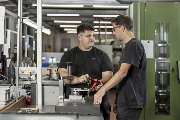 SFS_Lehrberufe_02_1_0040 | SFS Auszubildende | Werbung in Bildern – Marken sichtbar machen | Leo Boesinger Fotograf St. Gallen Spezialist für Portrait- Business- und Architekturfotografie