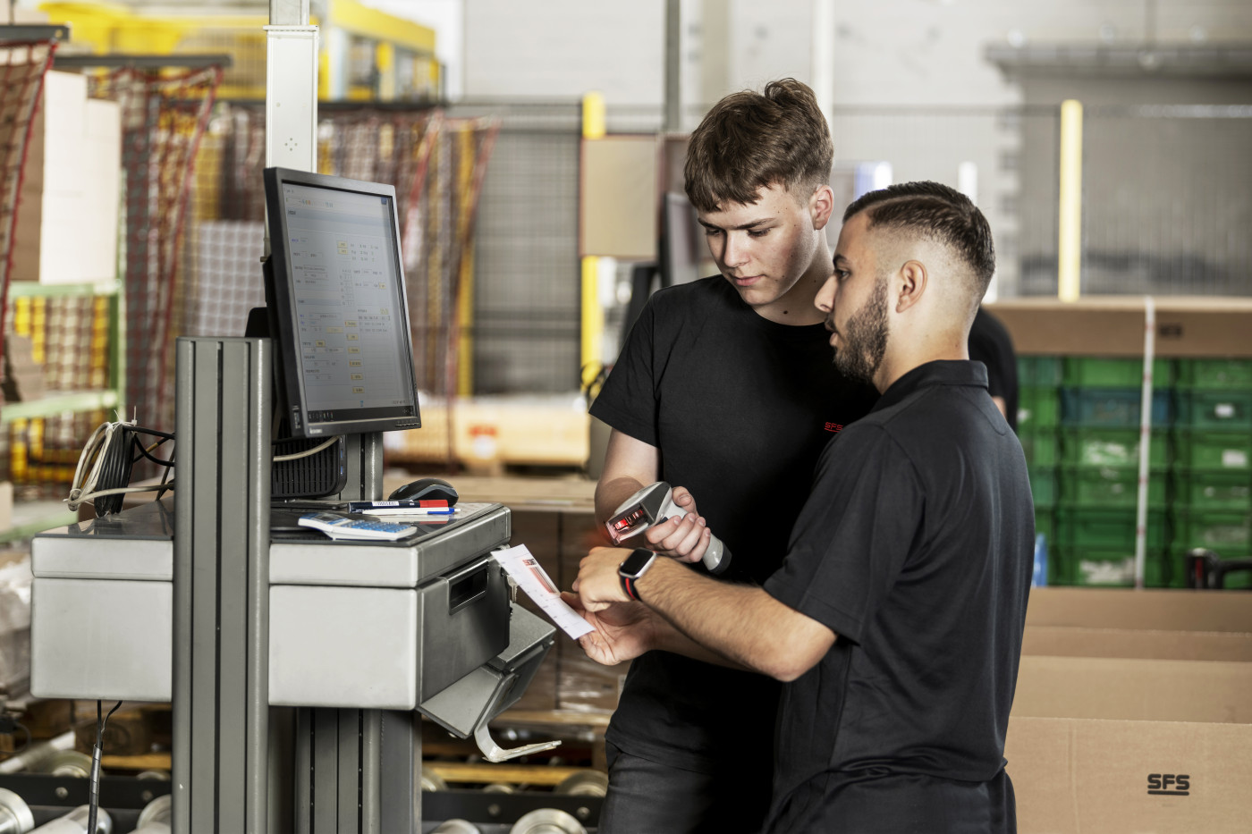 SFS_Lehrberufe_04_1_0054_V1 | SFS Auszubildende | Werbung in Bildern – Marken sichtbar machen | Leo Boesinger Fotograf St. Gallen Spezialist für Portrait- Business- und Architekturfotografie