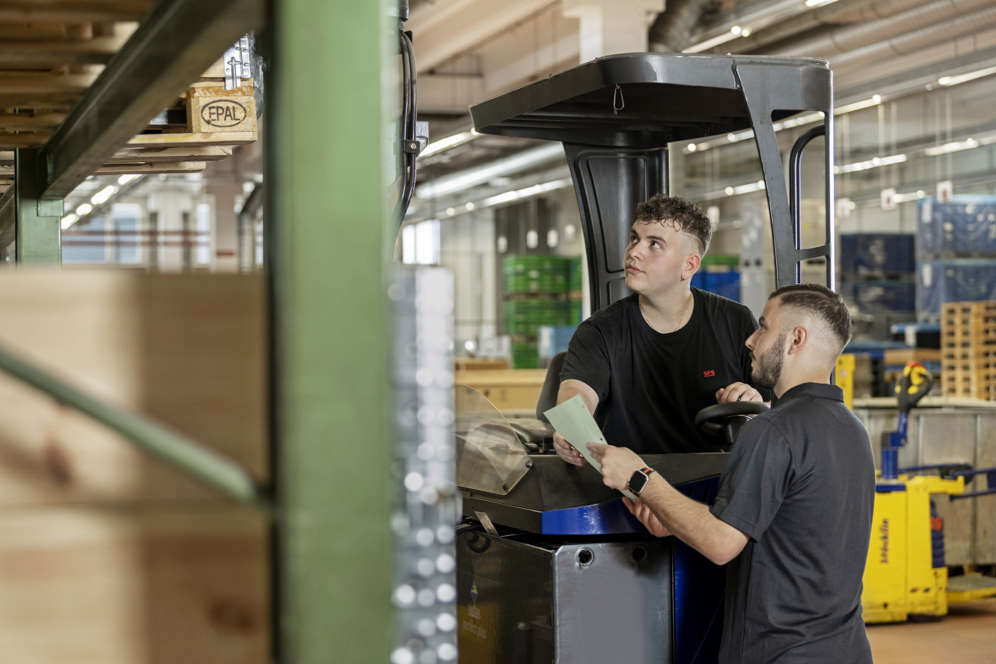 SFS_Lehrberufe_04_2_0042 | SFS Auszubildende | Werbung in Bildern – Marken sichtbar machen | Leo Boesinger Fotograf St. Gallen Spezialist für Portrait- Business- und Architekturfotografie